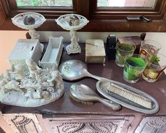 VARIOUS ANTIQUE ACCESSORIES