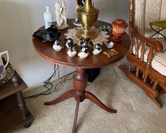 Solid wood side parlor table