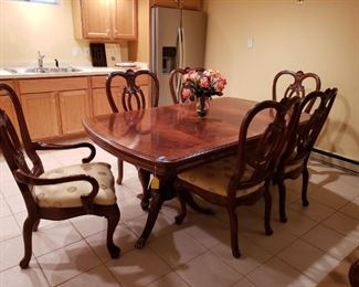 Thomasville dining table and chairs, with leaves