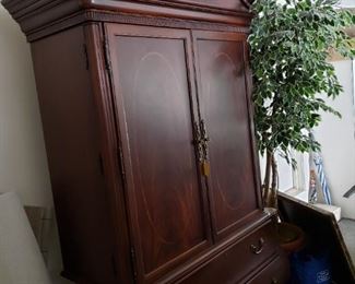 Thomasville china cabinet