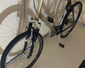 26” Trek Navigator 300 mans Bike $165
