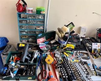 Hardware drawer unit $15. 
Expand photo to see tool prices 