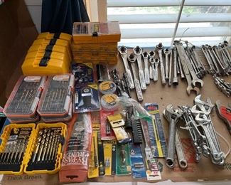 Nice selection of hand tools / wrenches / drivers and more
