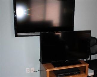 TV STAND, 2 FLATSCREEN TVS