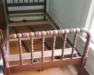 Twin spool bed with rails and slats