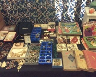 TRAYS OF COUSTUME JEWELRY