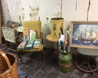 TV TRAYS, VINTAGE TIN WARE