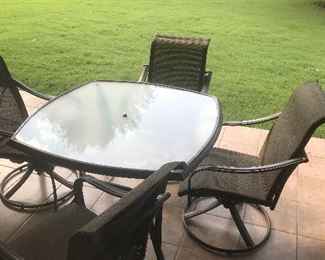 Outdoor patio dinette…hardly used