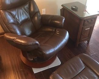 Leather weightless chair and ottoman