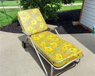 Retro Patio Lounger