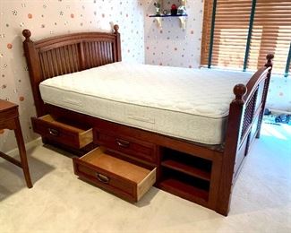 Full Size Mattress & Platform Bed w/Drawers 