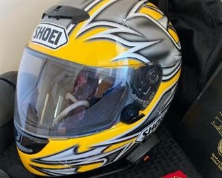 SHOEI MOTORCYCLE HELMET WITH YELLOW BASE AND SILVER FLAME DESIGN