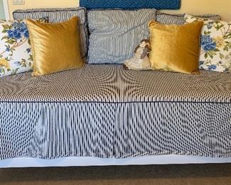 Daybed, Restoration Hardware Trundle Bedding