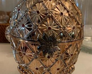 Wallace Music Box Egg