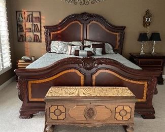 Beautiful Haverty’s King size bedroom suite