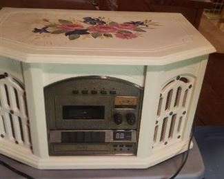 Vintage Style Turntable/CD/Tape Player