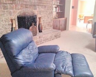 Side view of matching leather Recliner.