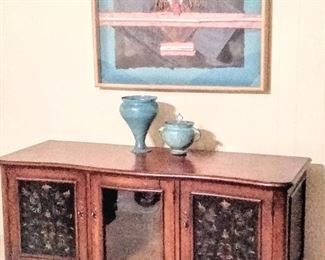 Featuring mahogany console and lovely artwork.