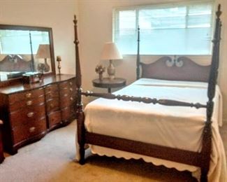 Lovely Antique Bedrm Suite; Mahogany Triple Serpentine Dresser & full-size 4-Post Bed