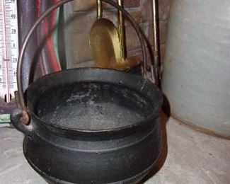 Footed Pot w/Handle