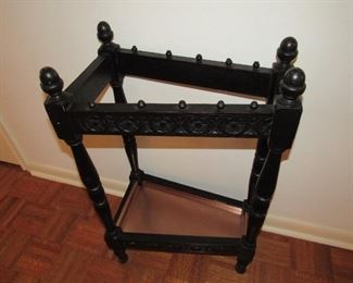 Gothic umbrella stand with metal pan