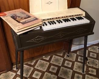 Vintage electric organ. Works great!