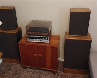 Stereo with advent speakers