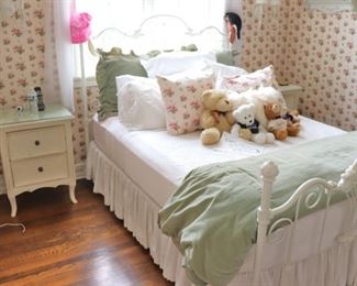 White Teen Bedroom Set with White Bed Frame
