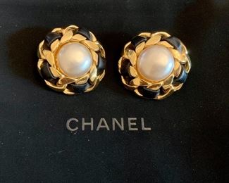 Chanel earrings - 1980’s season 24