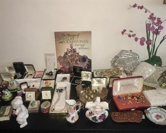 Jewelry, brooches, pins, rings and purses