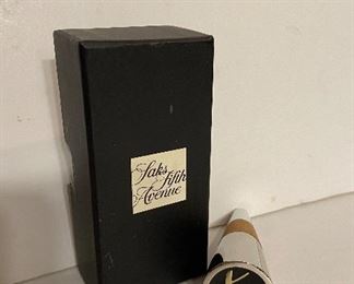Saks Fifth Avenue Wine Stopper
