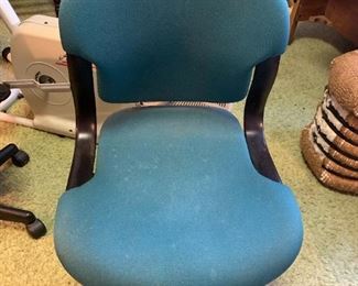 #89	Green Office Chair (doesn't adjust)	 $20.00 
