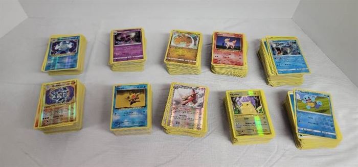 Huge lot of various Pokemon cards 900+ cards!!