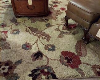 Very nice lar large  Rug  very clean    Good Offers are welcome 