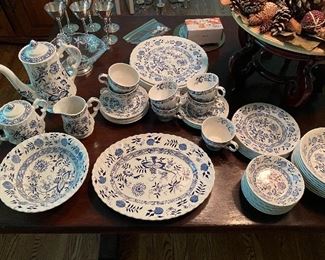 Wood and Sons Old Vienna blue onion device for 8. 53 pcs