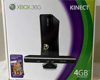 Microsoft XBOX 360 4GB Console Black Kinect Sensor