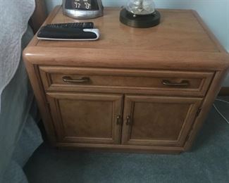 Thomasville End Table $ 80.00