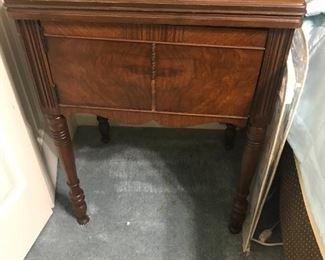 Antique Sewing Machine / Table $ 86.00
