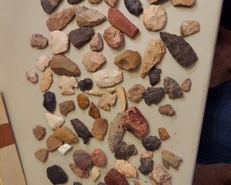 Approx. 75 pcs., most are napped stone / Broken arrowheads