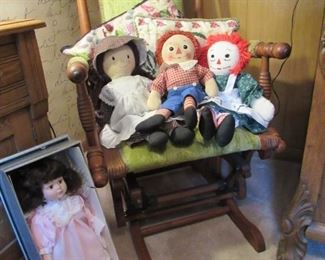 Old Raggedy Andy and other cloth dolls