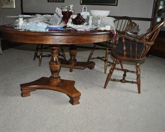 Round to oval dining room table. Includes 4 leaves ,chairs 