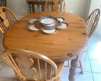 oval table with 4 Windsor-style chairs by Virginia House