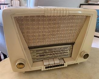 vintage Pontiac radio