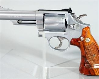 Smith & Wesson 19-5 S&W .357 Magnum 6-Shot Revolver SN# ABK3381, 4" Bbl, In Wood Display Box
