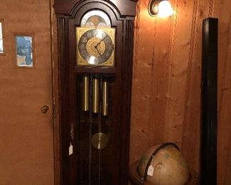 Howard Miller tall case grandfathers clock, working and with beautiful chimes