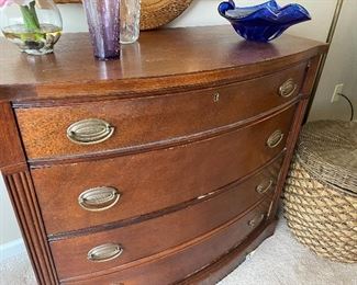 4-drawer chest /sideboard