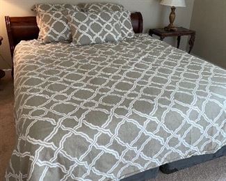 King bed - Sleep to Live - 800 series - excellent condition - like new, side table and lamp