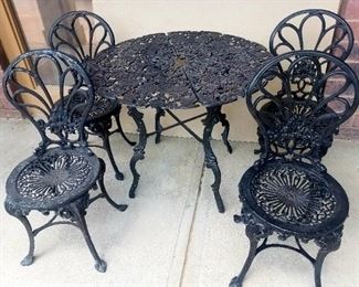 Degginger Foundry Garden table w/ French chairs