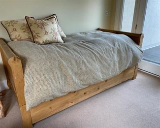 Twin pine trundle bed. 