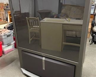 52” Sony KP53HS30 rear projection television. In great condition. 46 x 22 x 56” https://ctbids.com/#!/description/share/1009605